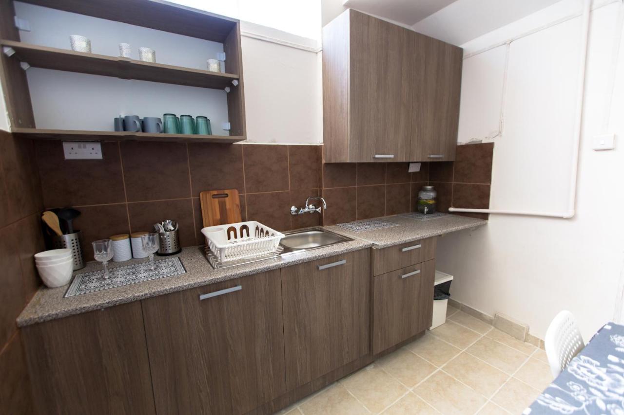 Laila'S Cozy Garden House & Studio Larnaca Bagian luar foto