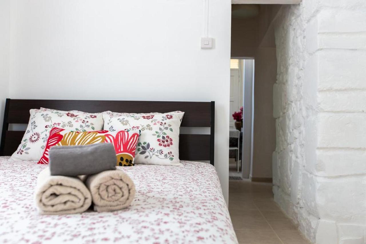 Laila'S Cozy Garden House & Studio Larnaca Bagian luar foto